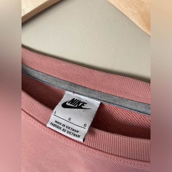 Nike Sportswear Club Fleece Crew sweatshirt in a peach ice size large - Picture 3 of 6